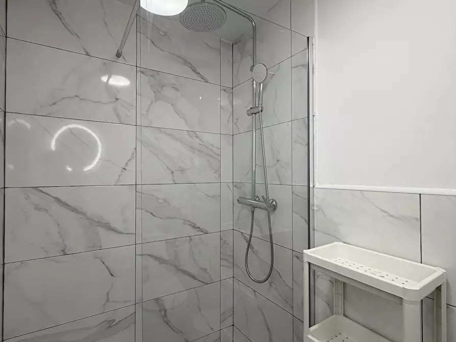 Immagine 7 di Camera in affitto  in Carrer de Guillem Sorolla a Valencia