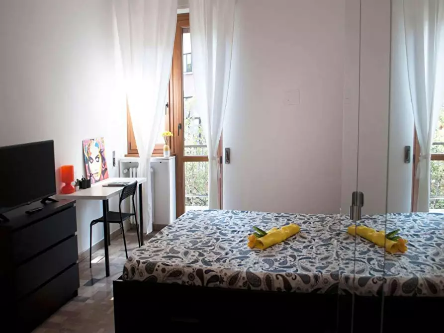 Immagine 4 di Camera in affitto  in Via Edoardo Bassini a Milano