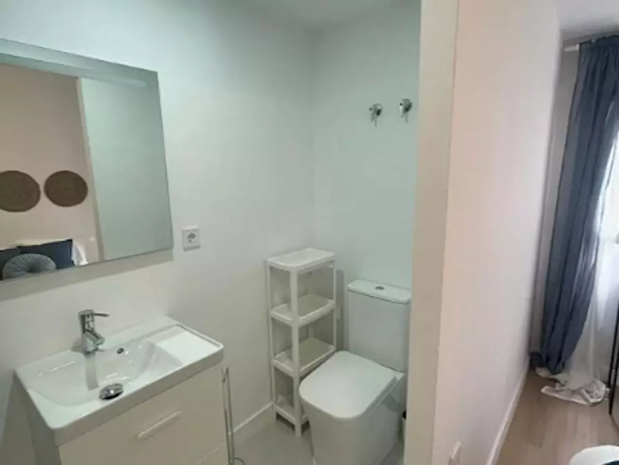 Immagine 5 di Camera condivisa in affitto  in Carrer de Velázquez a Valencia