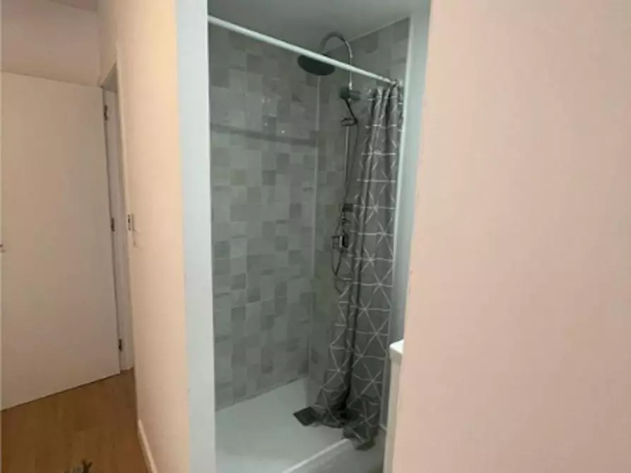 Immagine 7 di Camera condivisa in affitto  in Carrer de Velázquez a Valencia