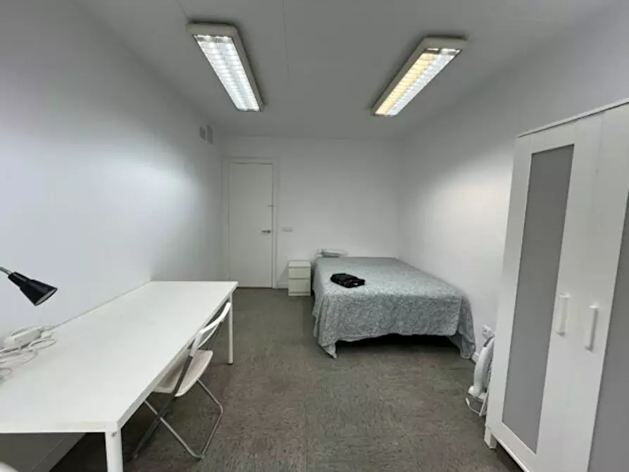 Immagine 3 di Camera in affitto  in Passeig de Sant Joan a Barcelona