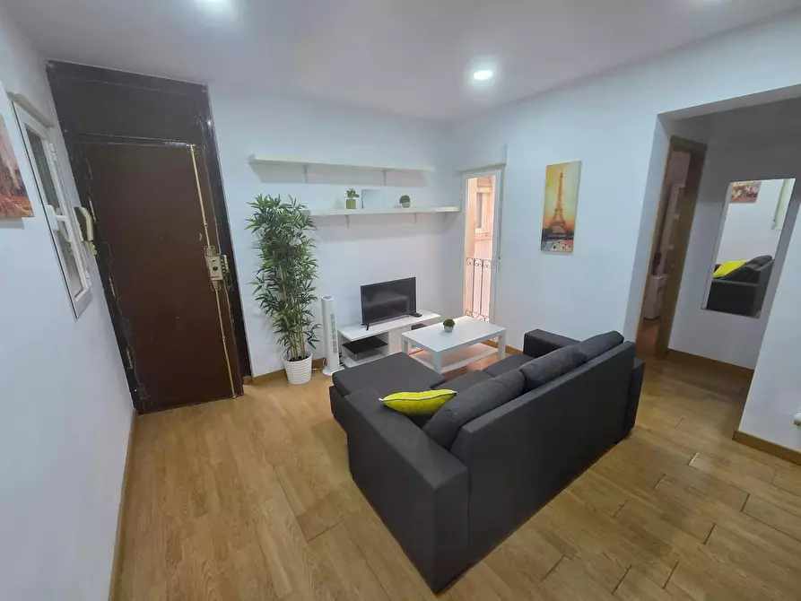 Immagine 1 di Appartamento in affitto  in Calle del Porvenir a Madrid