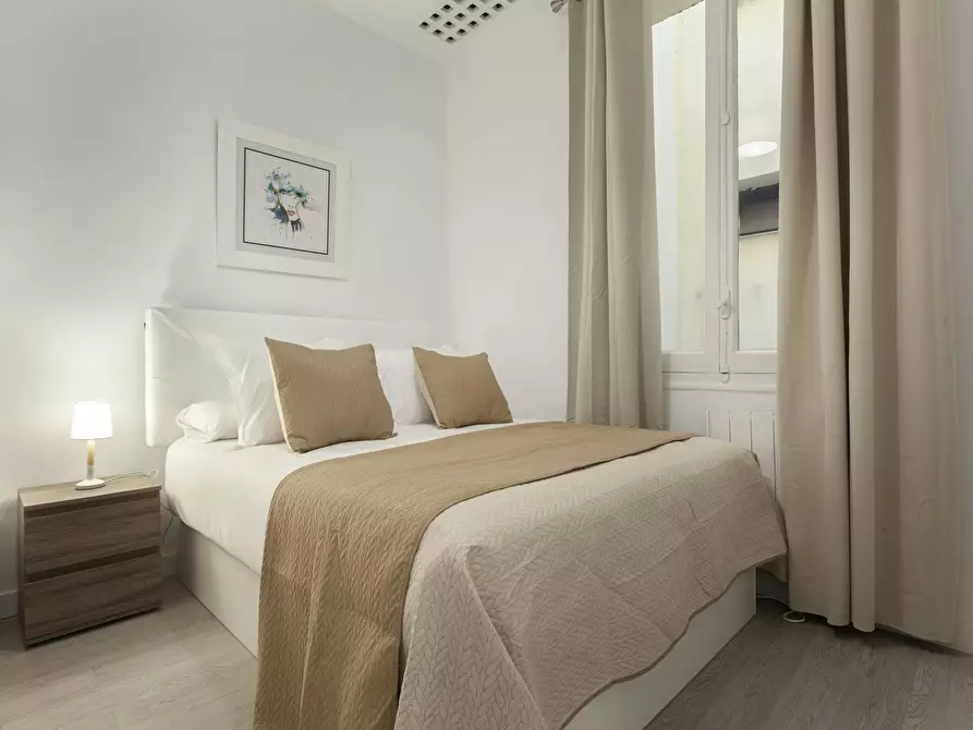 Immagine 1 di Appartamento in affitto  in Calle de Santa Ana a Madrid