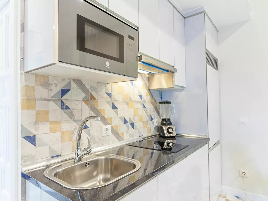 Immagine 6 di Appartamento in affitto  in Calle de la Reina a Madrid