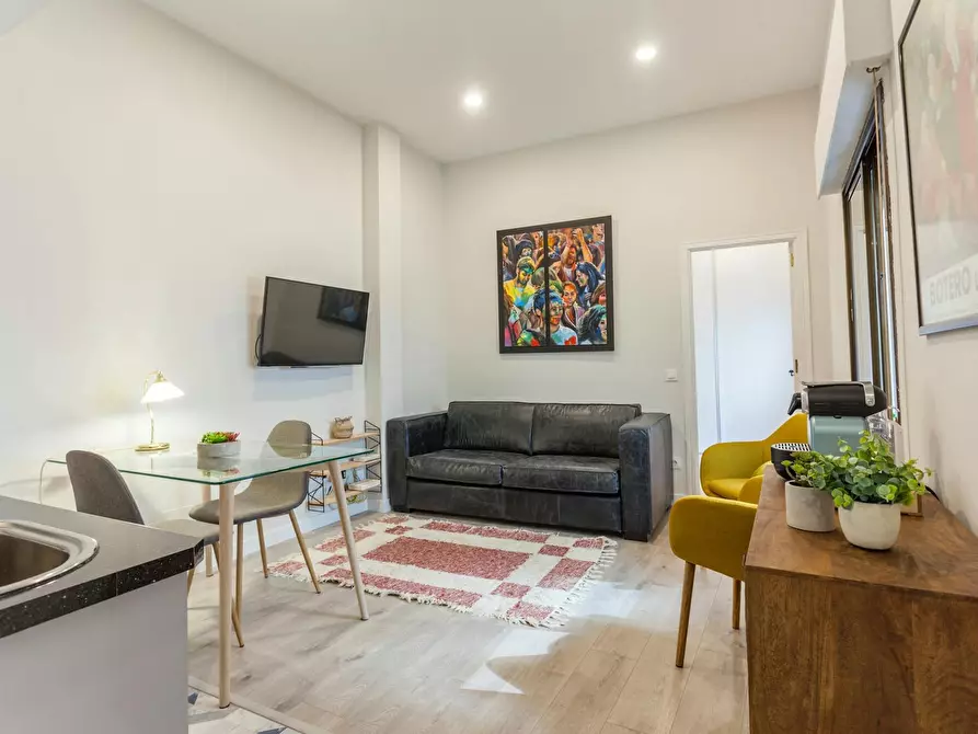 Immagine 8 di Appartamento in affitto  in Calle de la Reina a Madrid