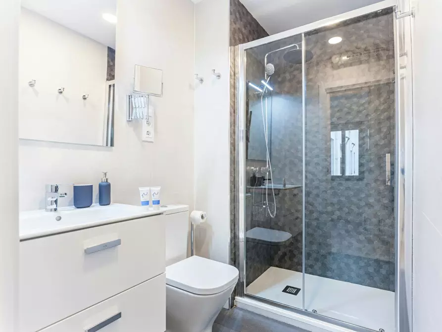 Immagine 10 di Appartamento in affitto  in Calle de la Reina a Madrid