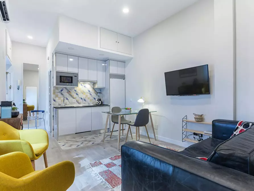 Immagine 4 di Appartamento in affitto  in Calle de la Reina a Madrid