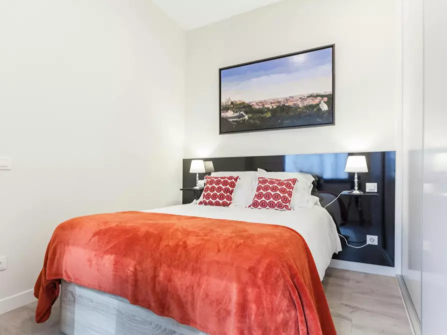 Immagine 2 di Appartamento in affitto  in Calle de la Reina a Madrid