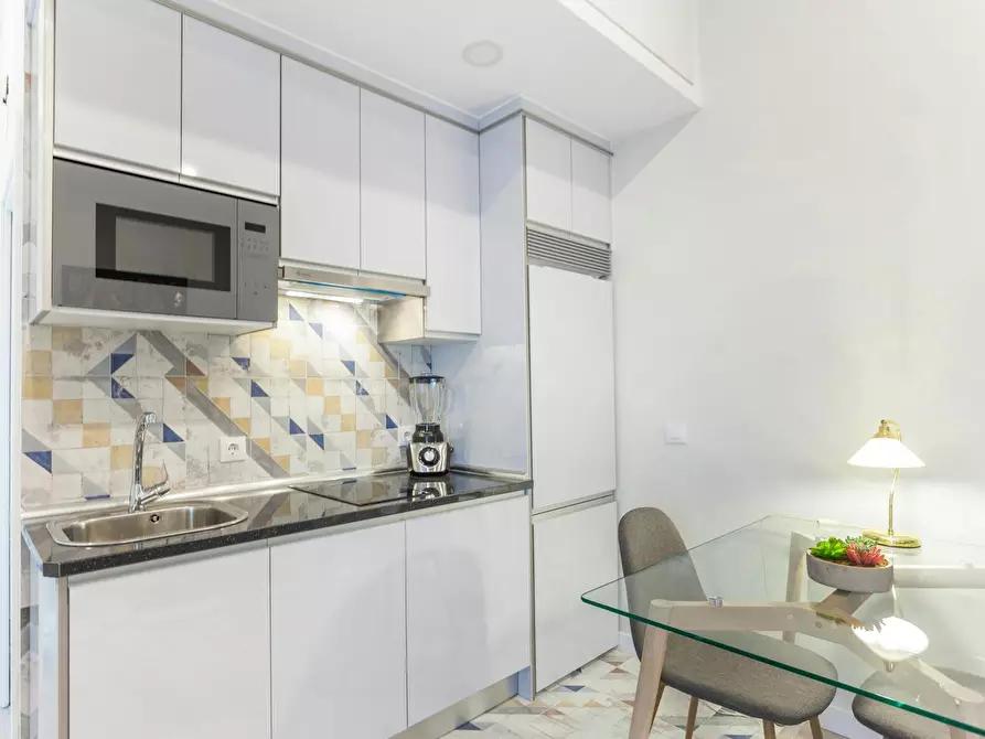 Immagine 5 di Appartamento in affitto  in Calle de la Reina a Madrid