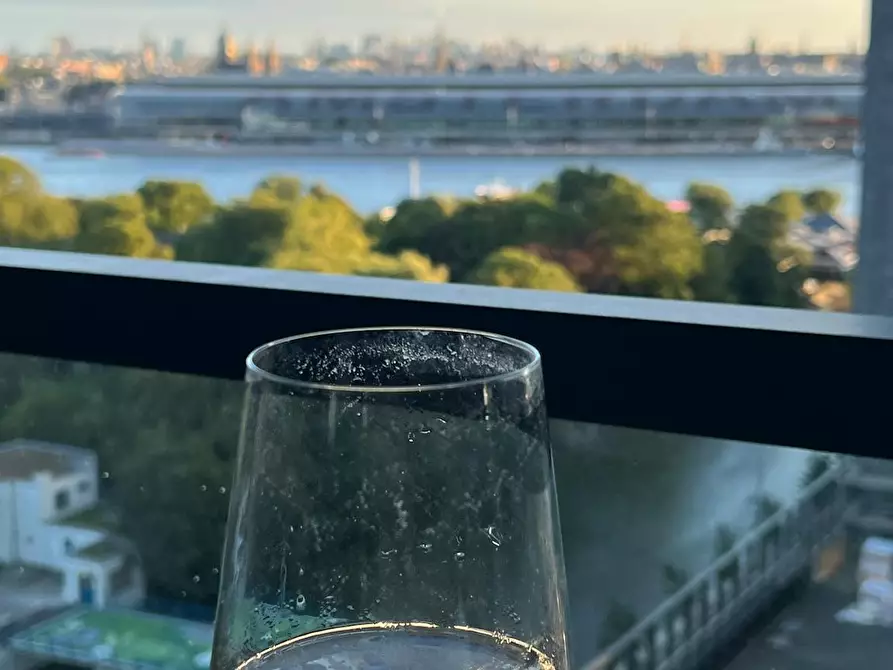 Immagine 2 di Appartamento in affitto  in Badhuiskade a Amsterdam