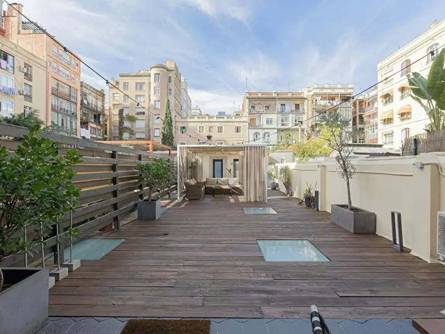 Immagine 1 di Appartamento in affitto  in Carrer d'Aragó a Barcelona