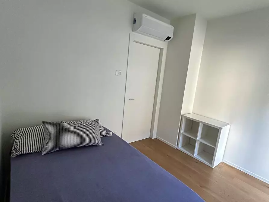 Immagine 4 di Camera in affitto  in Via Corrado e Giulio Venini a Como