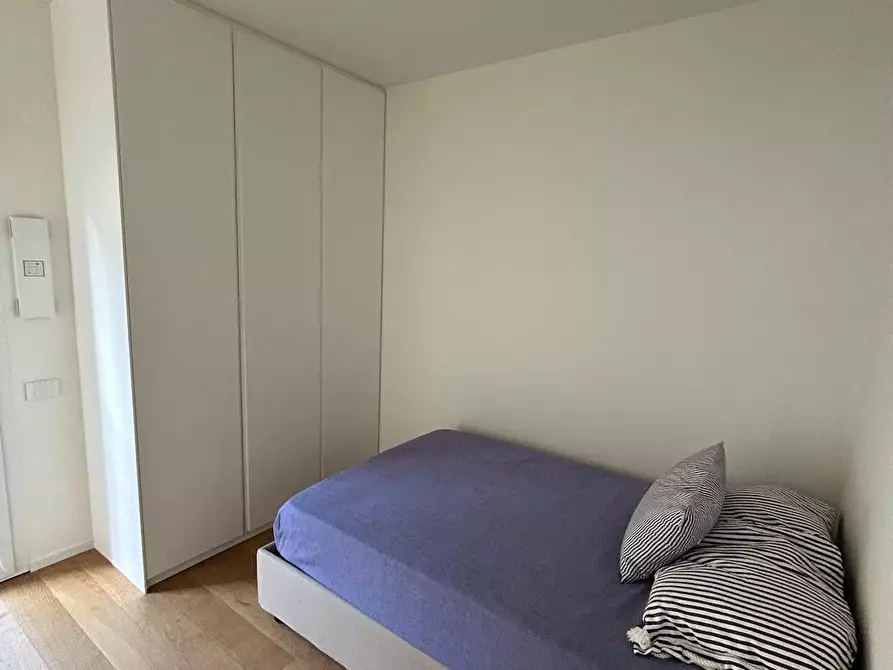 Immagine 2 di Camera in affitto  in Via Corrado e Giulio Venini a Como