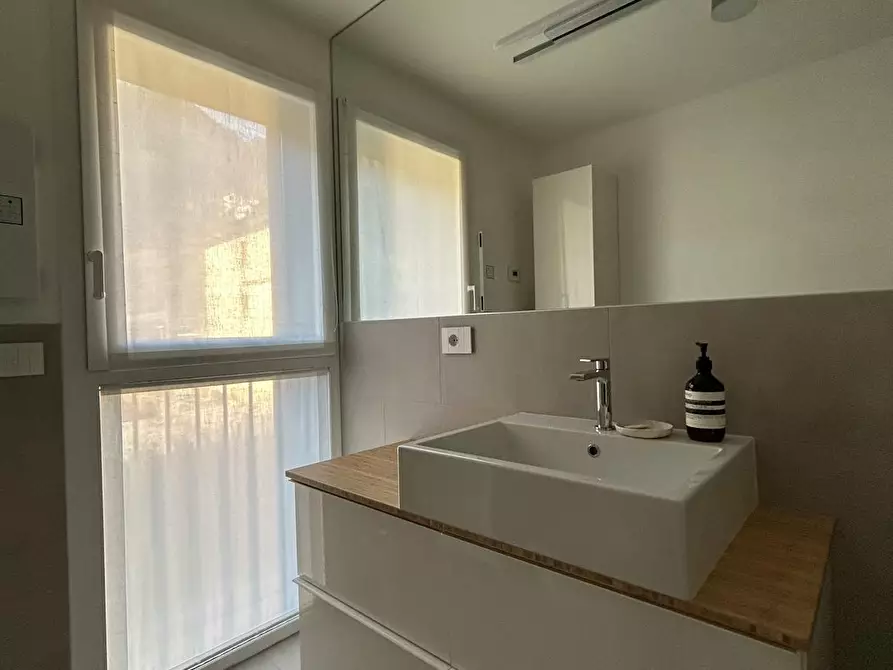 Immagine 5 di Camera in affitto  in Via Corrado e Giulio Venini a Como