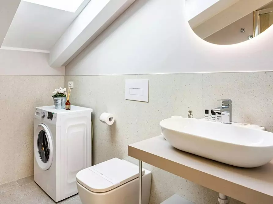 Immagine 10 di Appartamento in affitto  in Via Mazzini a Trieste