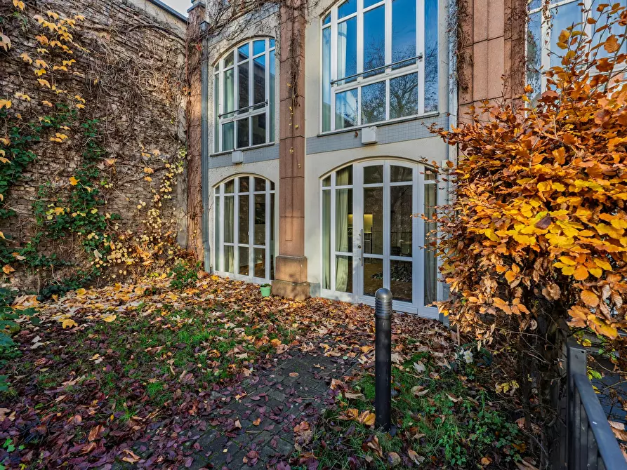 Immagine 1 di Casa indipendente in affitto  in Auguststraße a Berlin