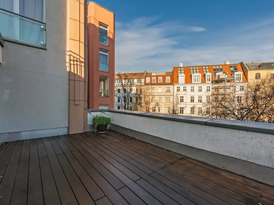 Immagine 6 di Casa indipendente in affitto  in Auguststraße a Berlin
