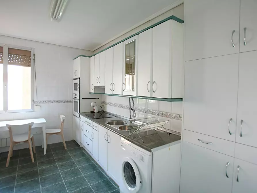 Immagine 10 di Camera in affitto  in Iturribide Kalea a Bilbao