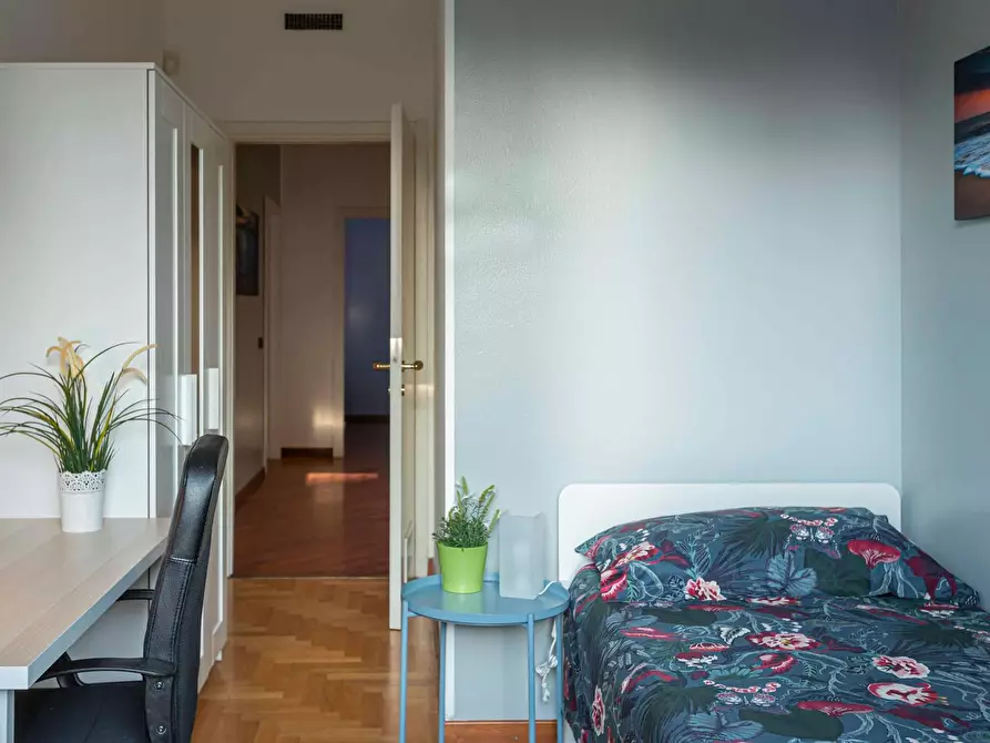 Immagine 1 di Camera in affitto  in Via Padova a Milano