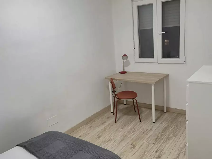 Immagine 1 di Camera in affitto  in Plaça de Roncesvalles a Valencia