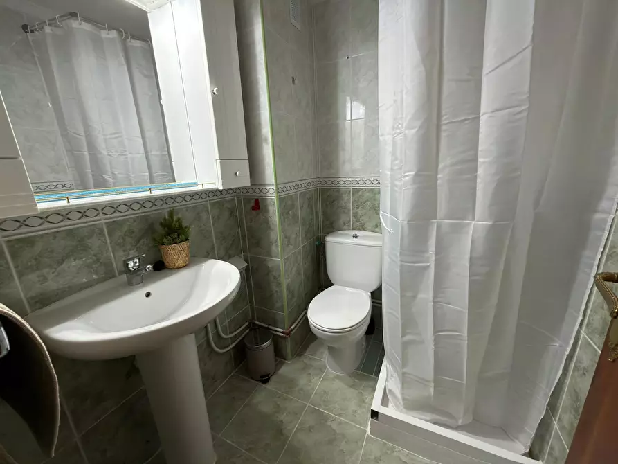 Immagine 8 di Camera in affitto  in Calle de la Codorniz a Madrid