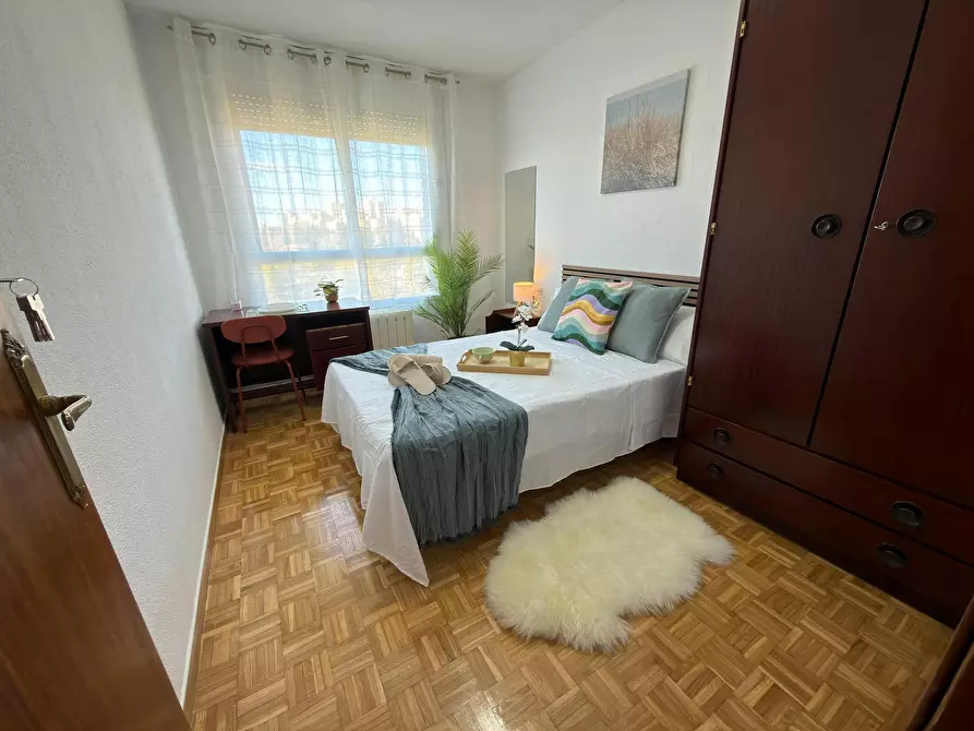 Immagine 1 di Camera in affitto  in Calle de la Codorniz a Madrid