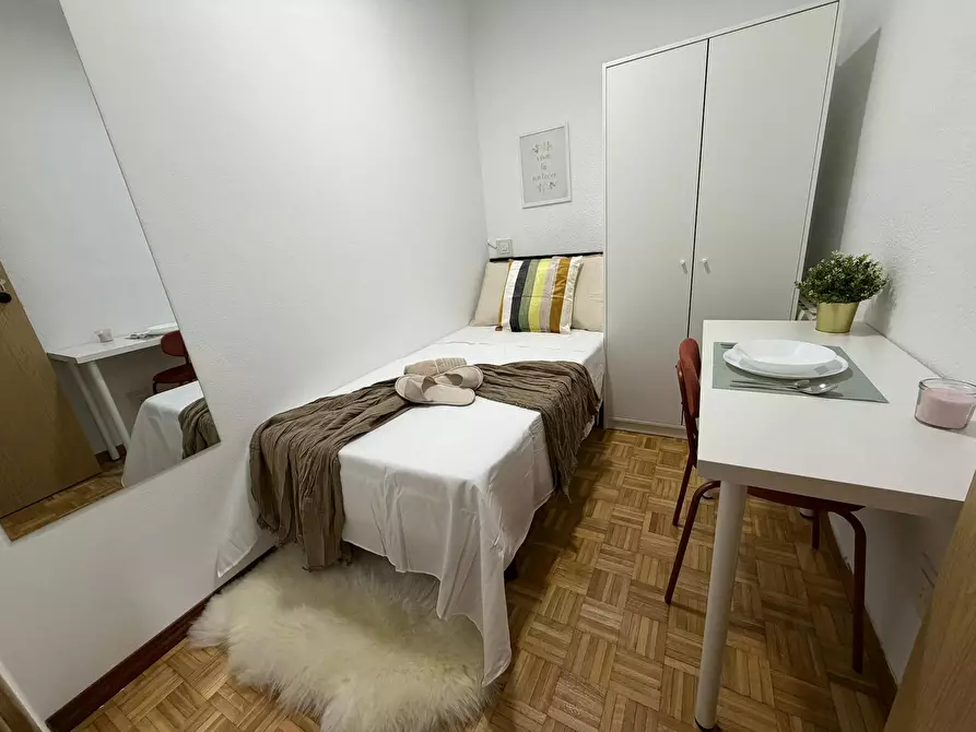 Immagine 1 di Camera in affitto  in Calle de la Codorniz a Madrid
