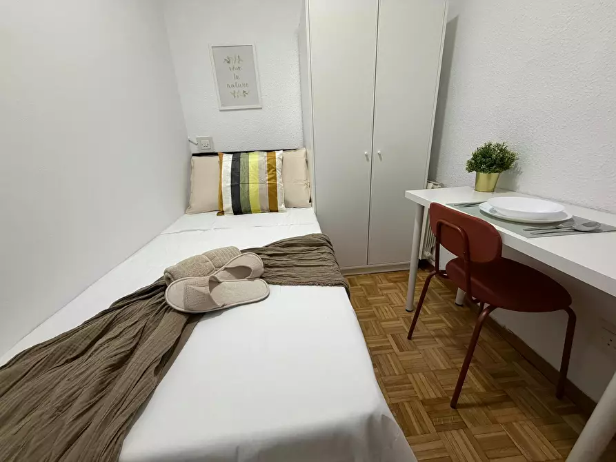 Immagine 3 di Camera in affitto  in Calle de la Codorniz a Madrid