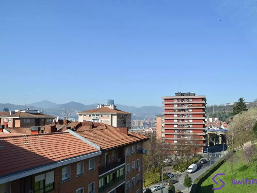 Immagine 1 di Camera in affitto  in Uribarri Kalea a Bilbao