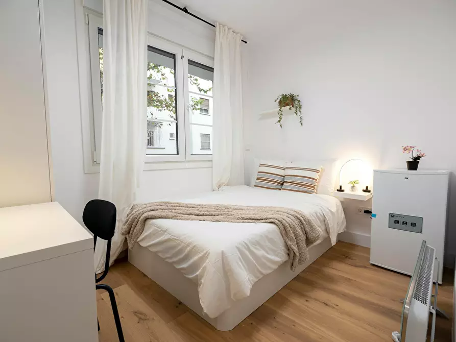 Immagine 1 di Camera in affitto  in Calle del Jardín de San Federico a Madrid