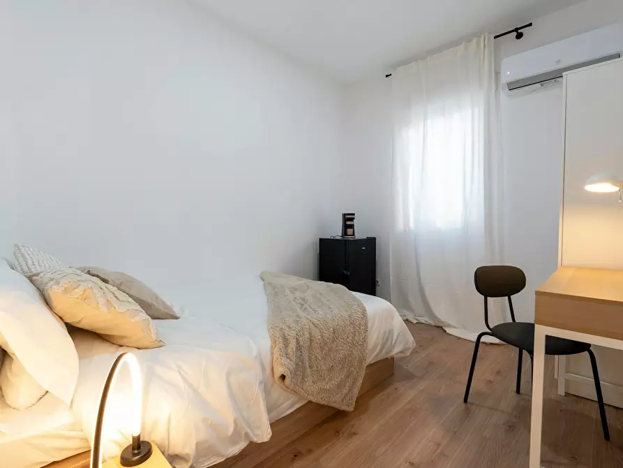 Immagine 1 di Camera in affitto  in Calle de Santa Engracia a Madrid