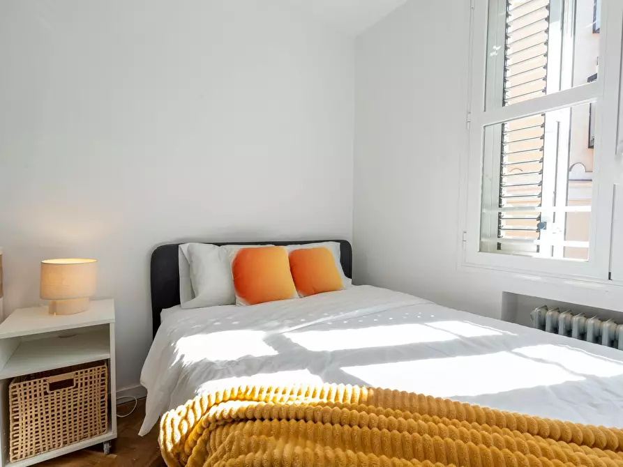 Immagine 1 di Camera in affitto  in Calle de Segovia a Madrid