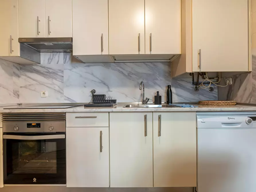 Immagine 10 di Camera in affitto  in Calle de Segovia a Madrid