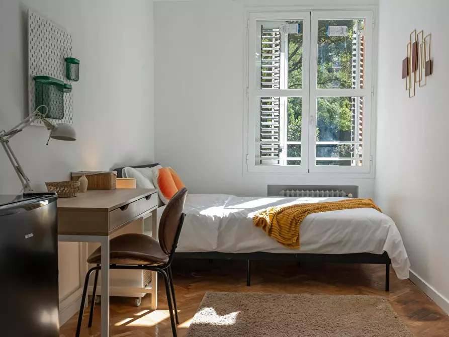 Immagine 2 di Camera in affitto  in Calle de Segovia a Madrid