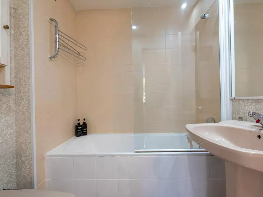 Immagine 7 di Camera in affitto  in Calle de Segovia a Madrid