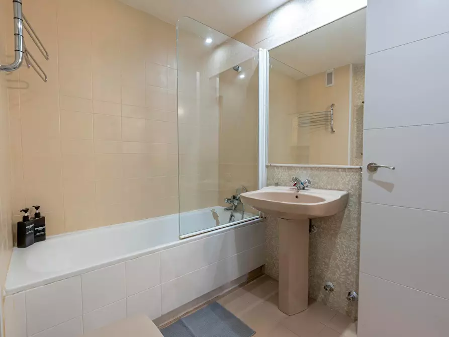 Immagine 8 di Camera in affitto  in Calle de Segovia a Madrid