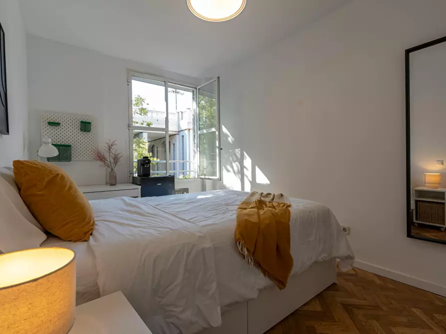 Immagine 1 di Camera in affitto  in Calle de Segovia a Madrid