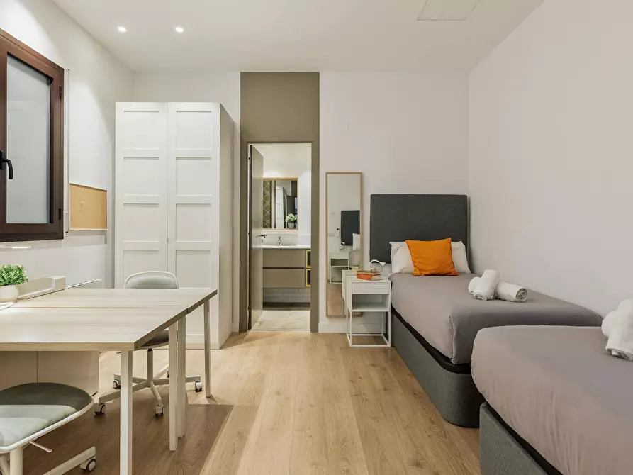 Immagine 1 di Camera in affitto  in Carrer de Balmes a Barcelona