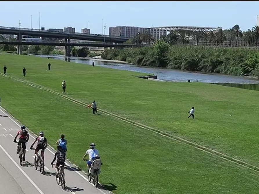 Immagine 1 di Casa indipendente in affitto  in Carrer Elcano a Santa Coloma De Gramenet