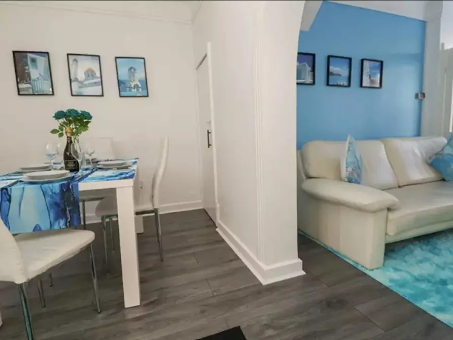Immagine 6 di Casa indipendente in affitto  in Empress Road a 