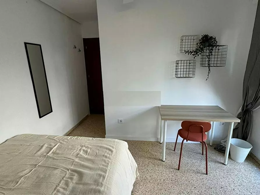 Immagine 2 di Camera in affitto  in Carrer de Pere Cabanes a Valencia