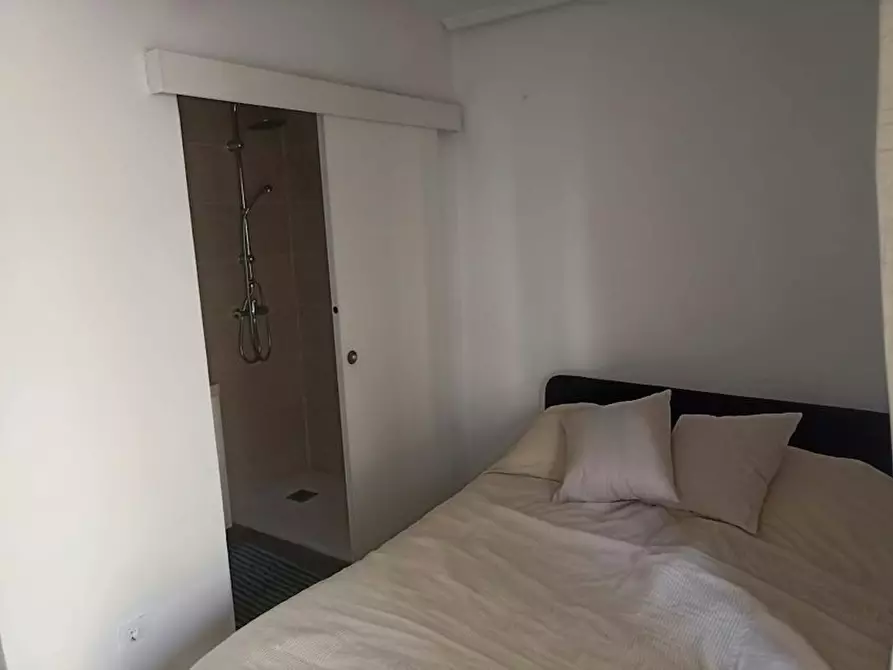 Immagine 2 di Camera in affitto  in Carrer de Pere Cabanes a Valencia