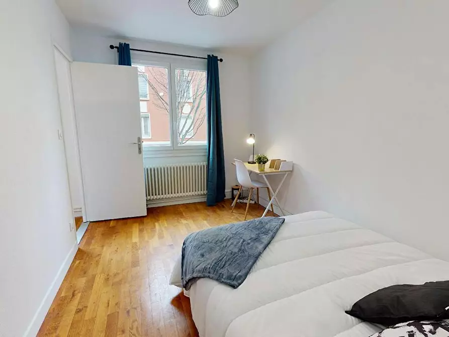 Immagine 1 di Camera in affitto  in Cours Docteur Jean Damidot a Villeurbanne