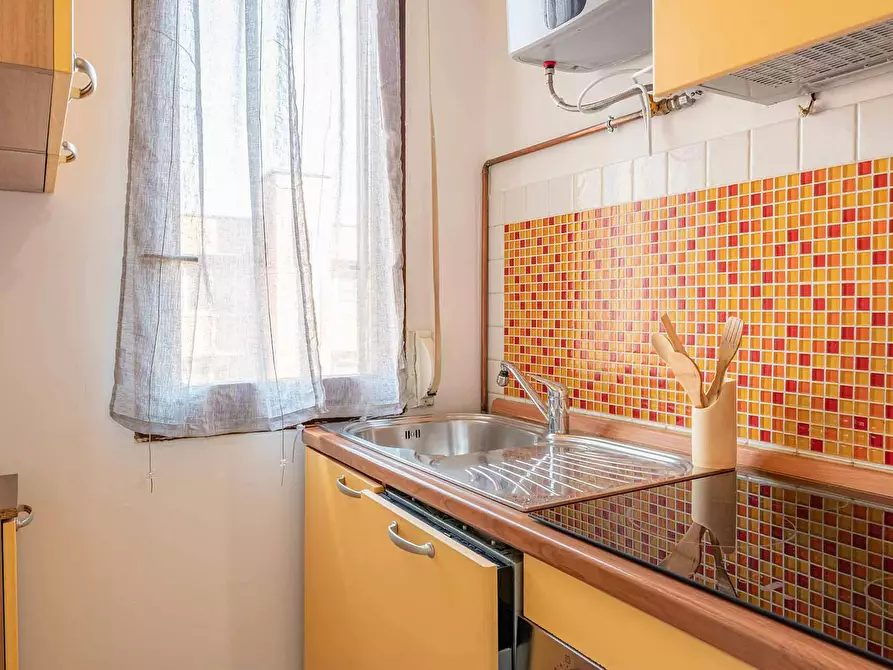 Immagine 10 di Camera in affitto  in Viale Sarca a Milano