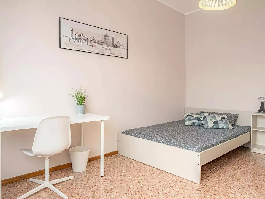 Immagine 1 di Camera in affitto  in Via Privata Angera a Milano