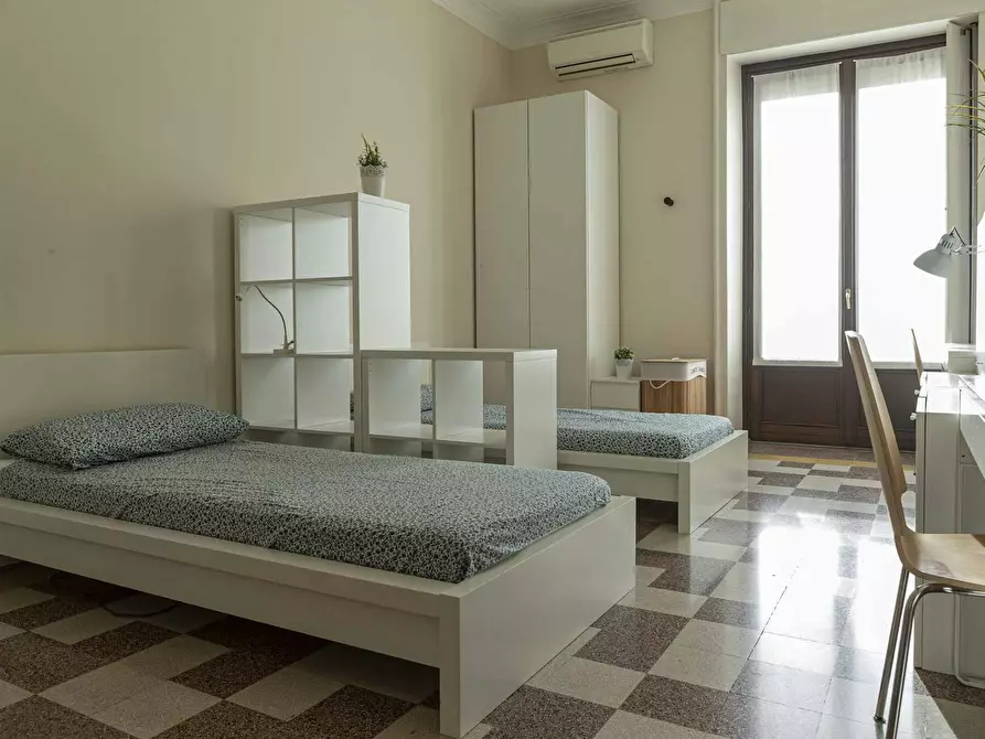 Immagine 1 di Camera condivisa in affitto  in Via degli Imbriani a Milano