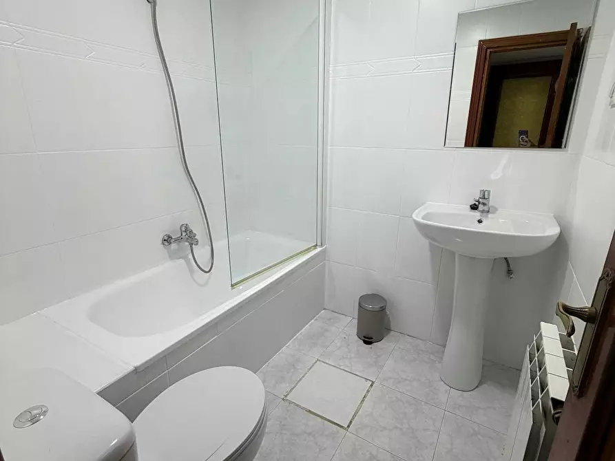 Immagine 8 di Camera in affitto  in Calle Monte de Montjuich a Madrid