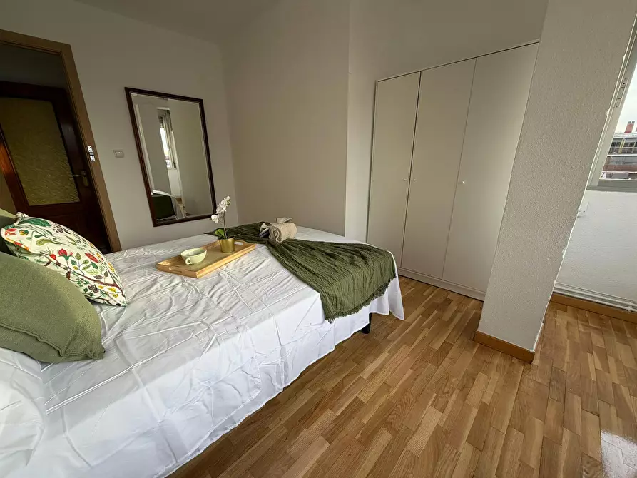 Immagine 3 di Camera in affitto  in Calle Monte de Montjuich a Madrid