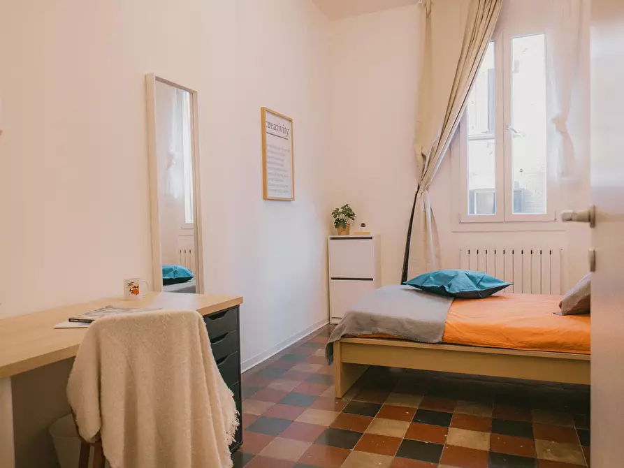 Immagine 3 di Camera in affitto  in Mura di Porta Galliera a Bologna