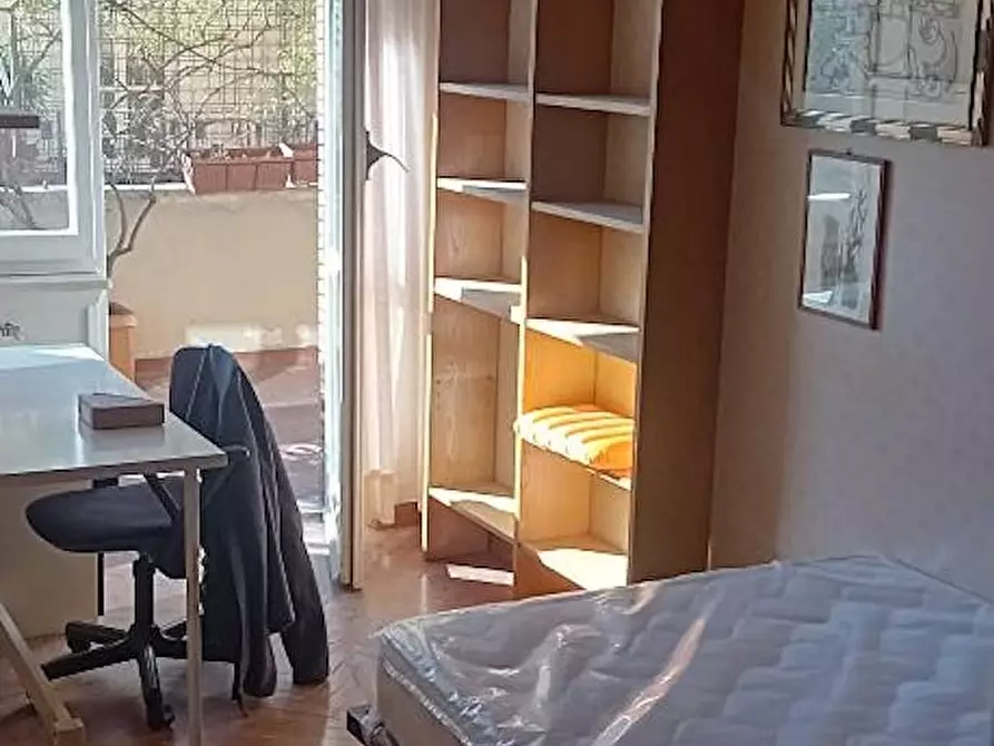 Immagine 2 di Camera in affitto  in Via Alfredo Serranti a Roma